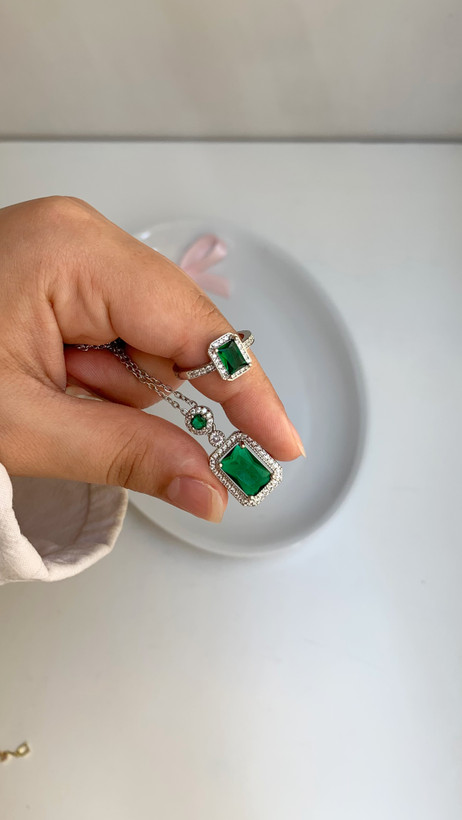 ست گردنبند و انگشتر مستطیلی سبز زنانه