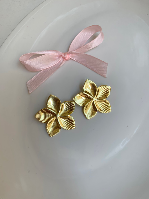 گوشواره گلبرگ طلایی زنانه