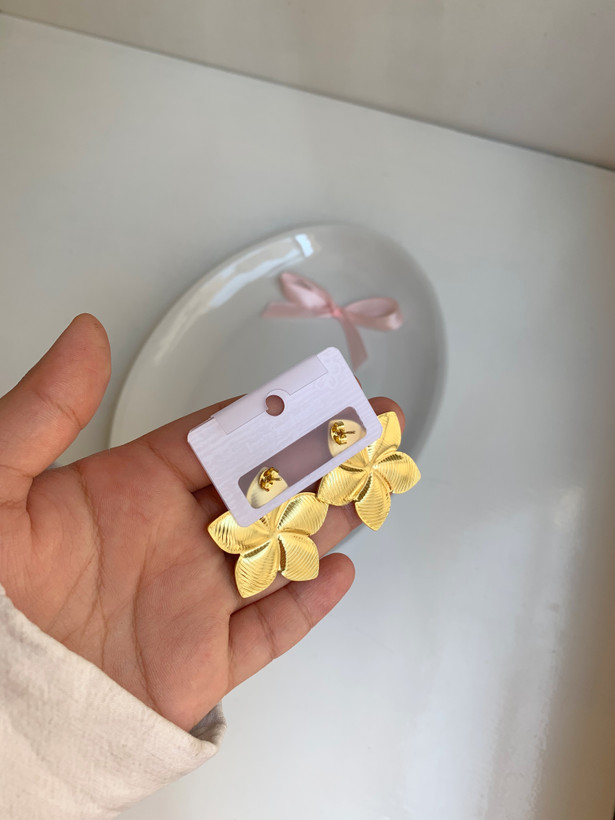 گوشواره گلبرگ طلایی زنانه